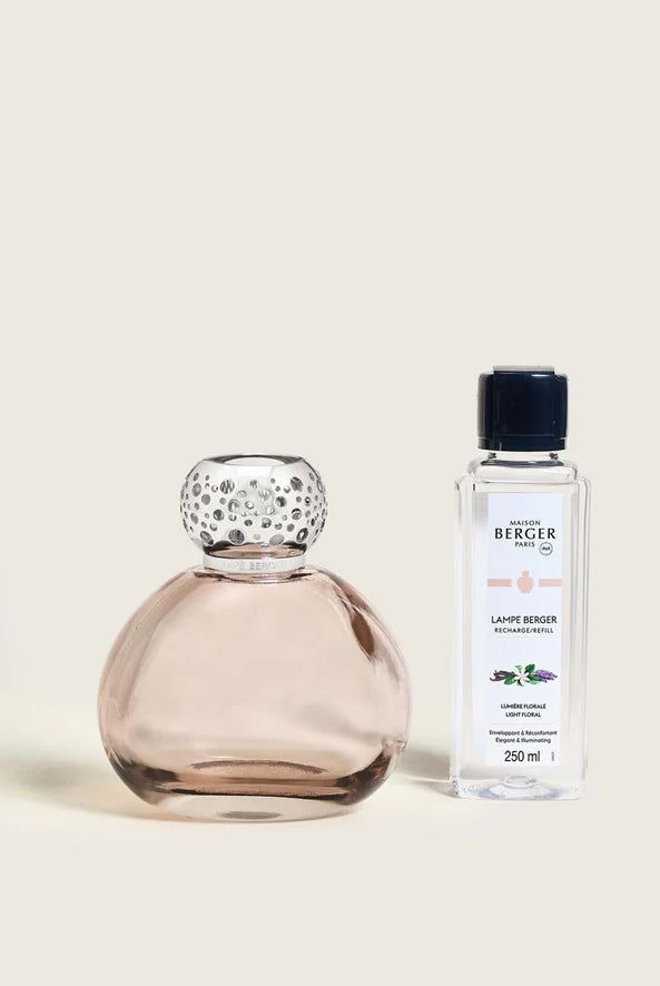 Nude Ophelia Lampe - Gavesett + 250 ml Light Floral - Tilbehør - Helt Dilla AS