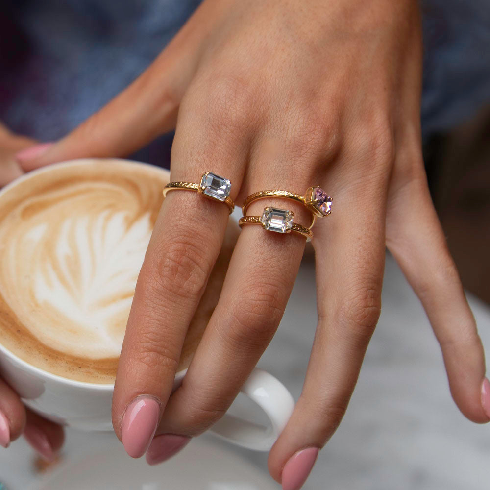 Naya Ring - Gold/ light sapphire - Tilbehør - Helt Dilla AS
