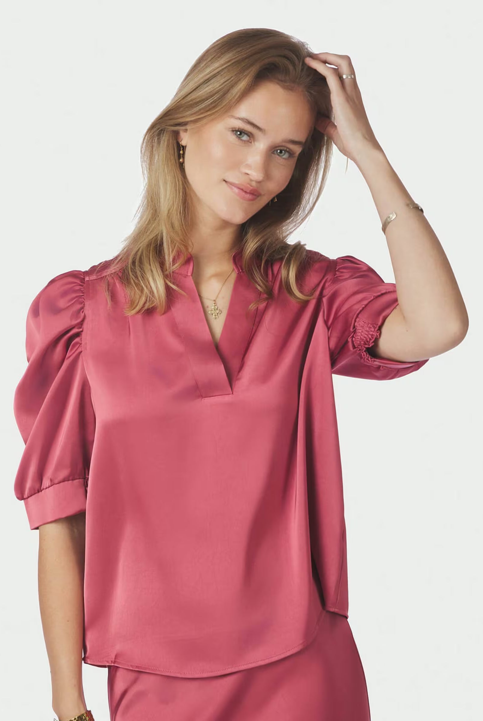 Roella Heavy Sateen Blouse - Cherry Pink - Bluser - Helt Dilla AS