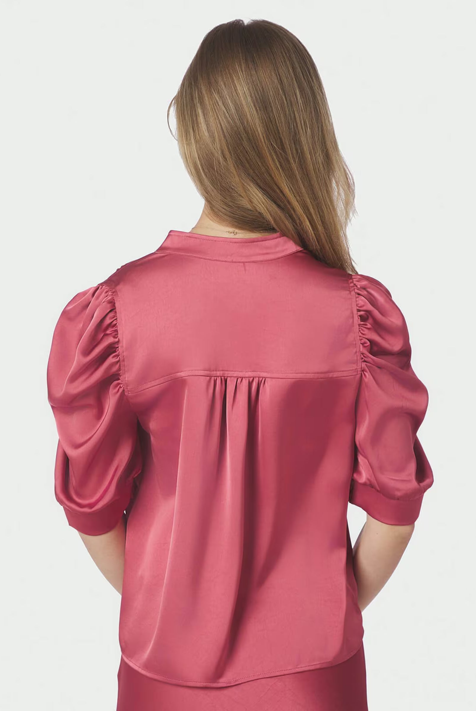 Roella Heavy Sateen Blouse - Cherry Pink - Bluser - Helt Dilla AS