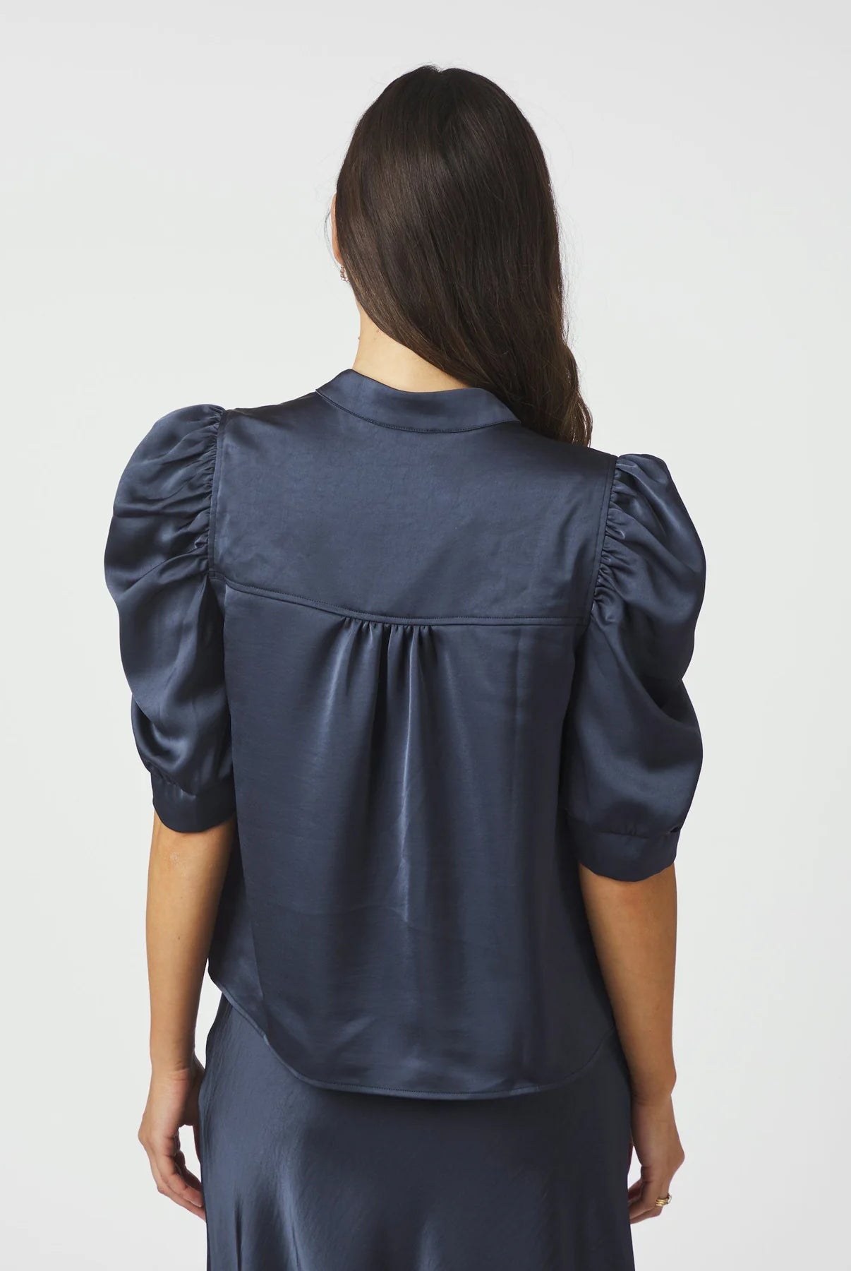 Roella Heavy Sateen Blouse - Midnight Blue - Bluser - Helt Dilla AS