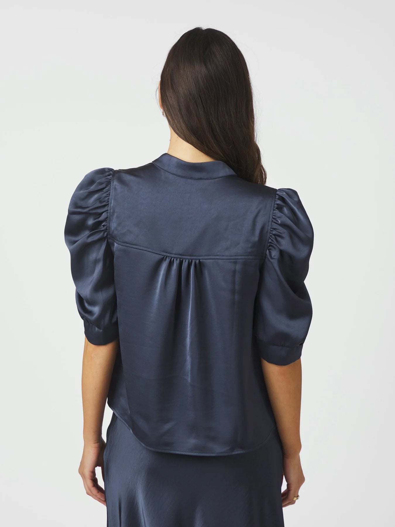 Roella Heavy Sateen Blouse - Midnight Blue - Bluser - Helt Dilla AS