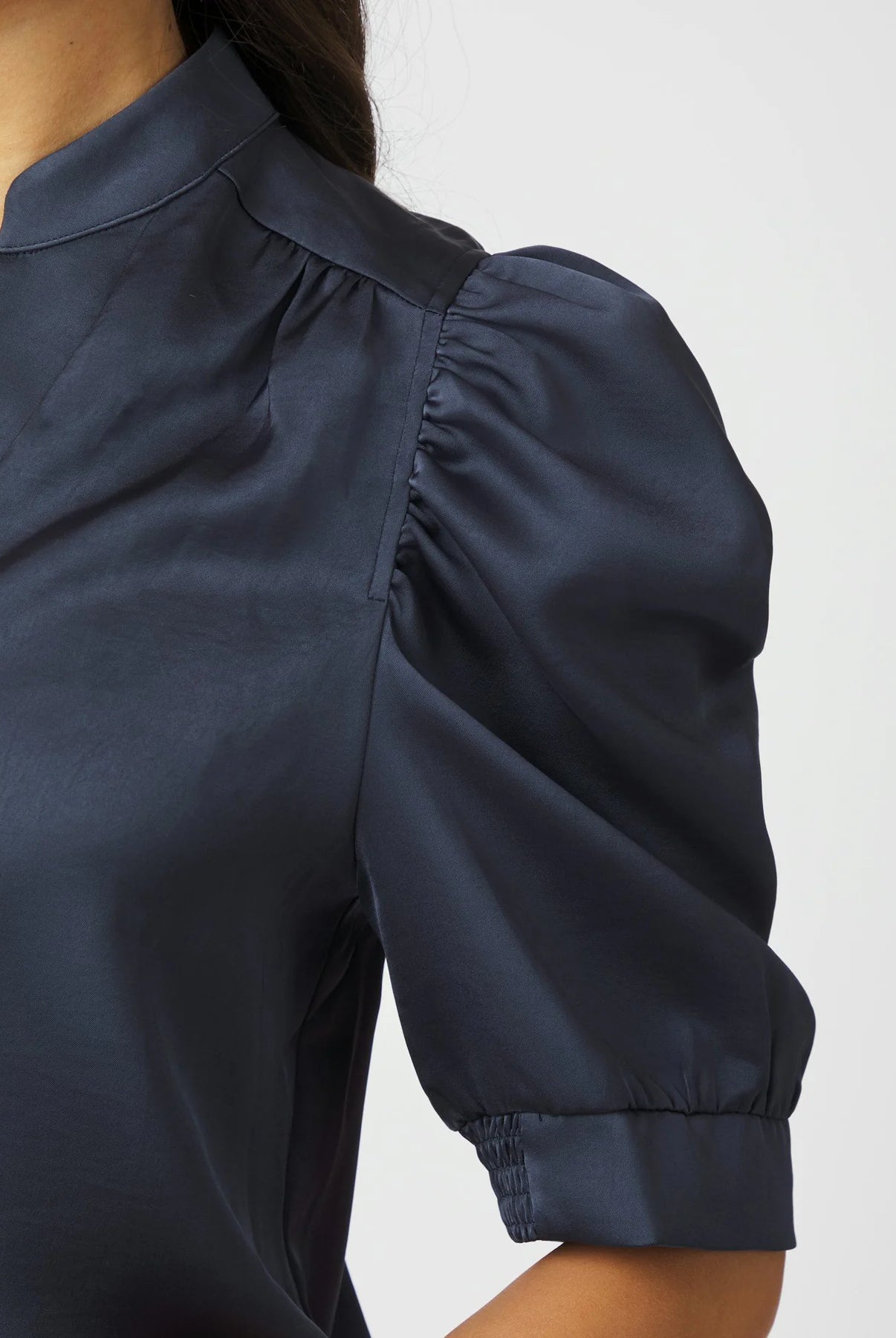 Roella Heavy Sateen Blouse - Midnight Blue - Bluser - Helt Dilla AS