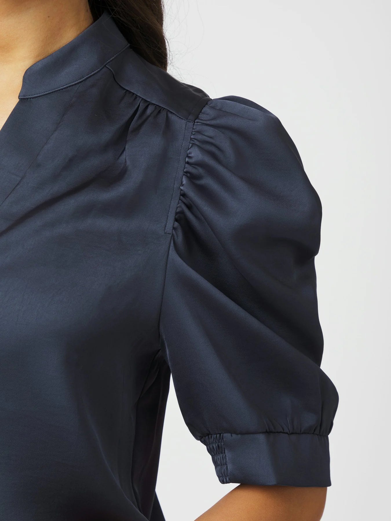 Roella Heavy Sateen Blouse - Midnight Blue - Bluser - Helt Dilla AS