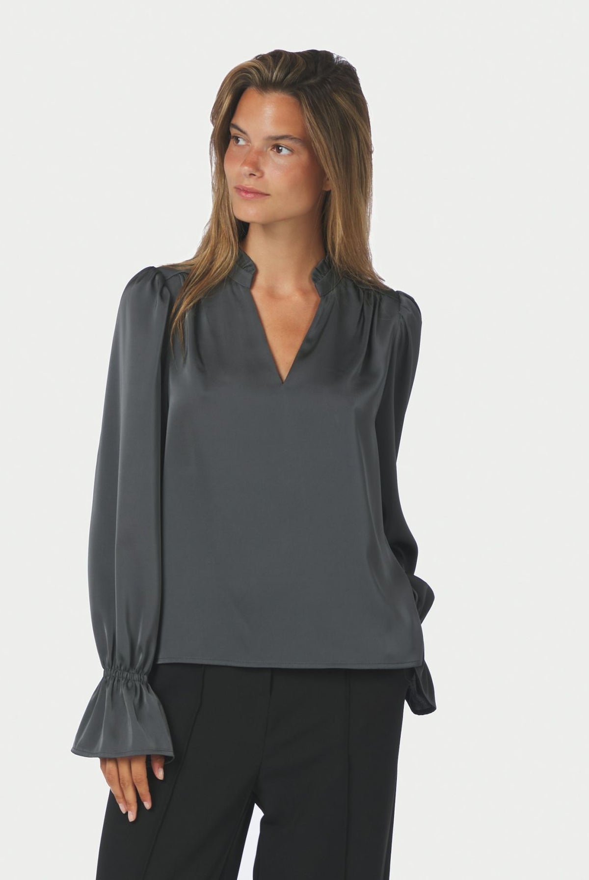Amara Heavy Sateen Bedaz Blouse - Antracit - Bluser - Helt Dilla AS