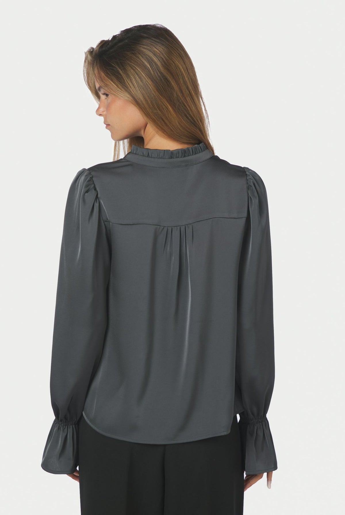 Amara Heavy Sateen Bedaz Blouse - Antracit - Bluser - Helt Dilla AS
