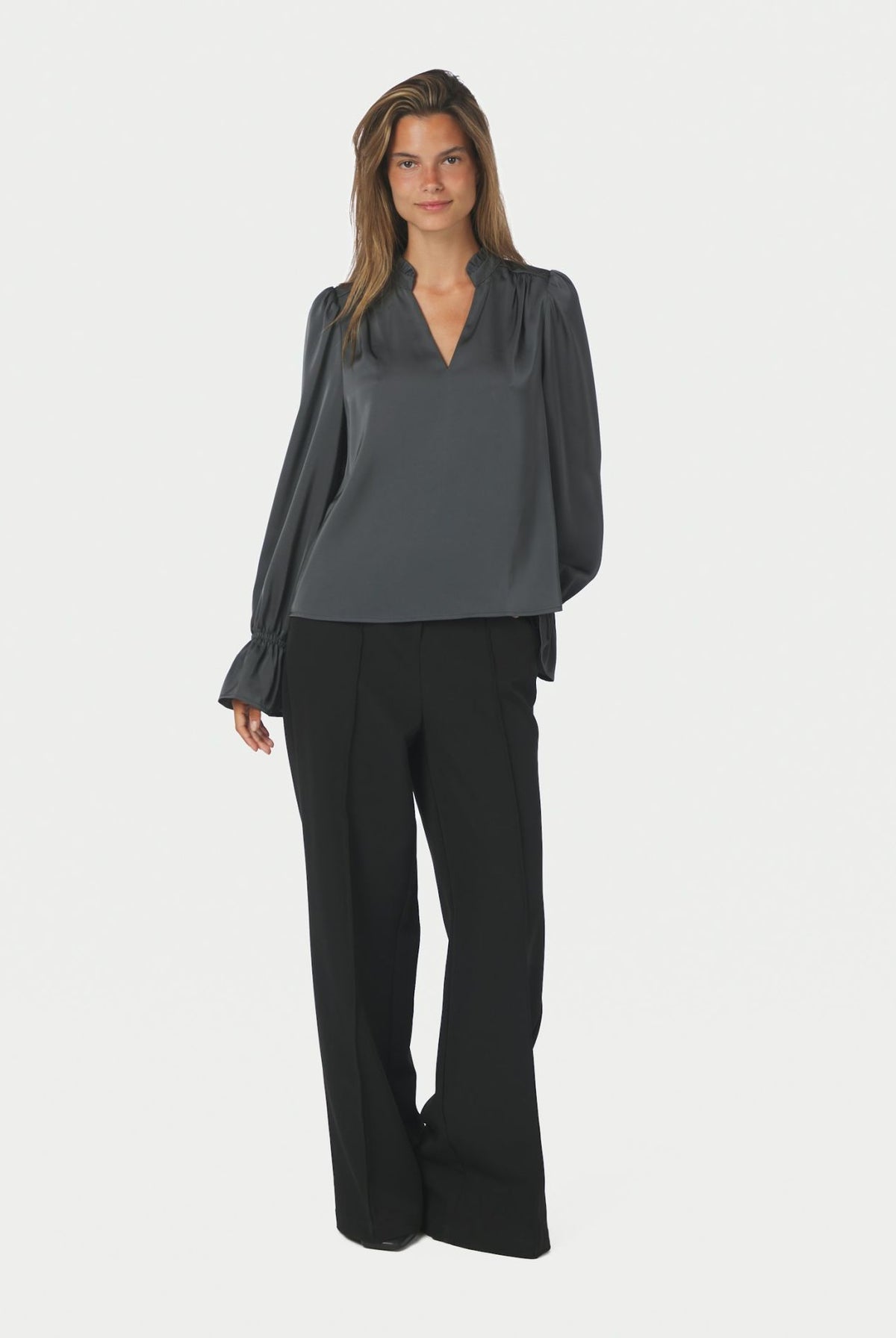 Amara Heavy Sateen Bedaz Blouse - Antracit - Bluser - Helt Dilla AS