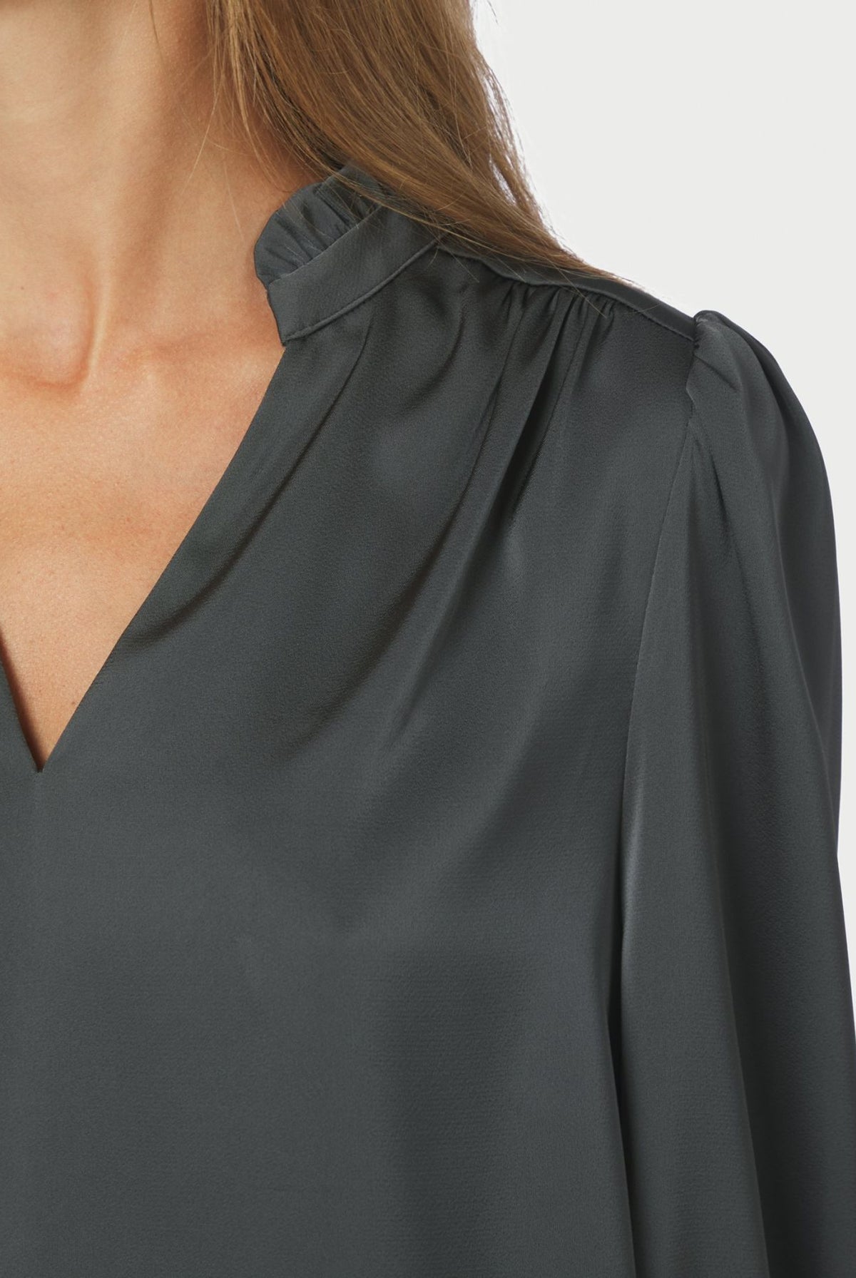 Amara Heavy Sateen Bedaz Blouse - Antracit - Bluser - Helt Dilla AS
