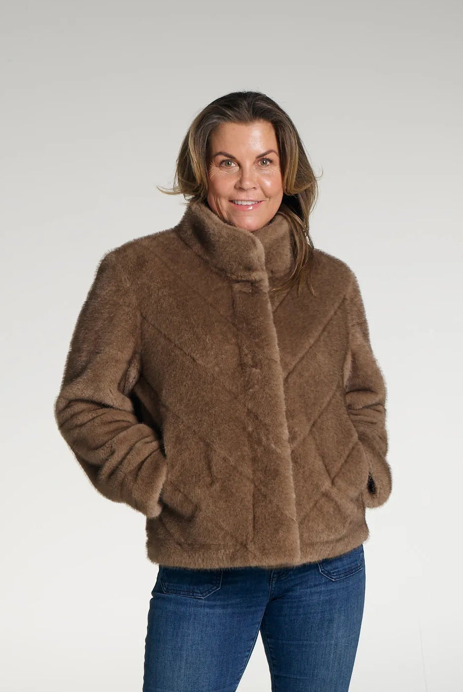Sonja Fuskepels Jakke - Mink Kamel - Yttertøy - Helt Dilla AS