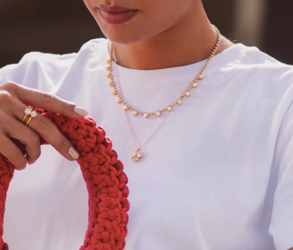 Lily Necklace Gold Pearl - Tilbehør - Helt Dilla AS