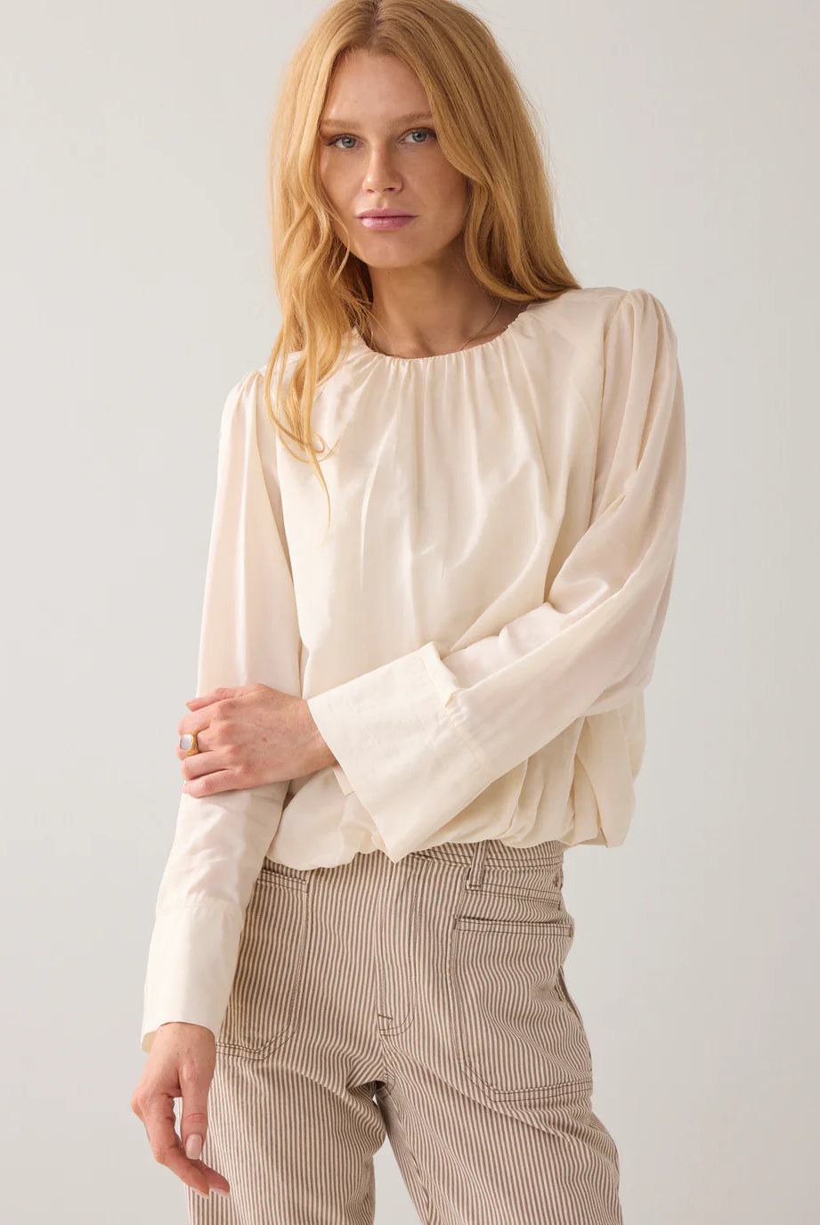 PLEATED TOP WITH SHEEN - Ivory - Bluser - Helt Dilla AS