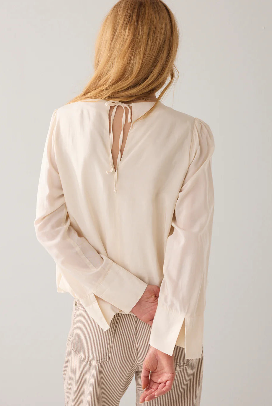 PLEATED TOP WITH SHEEN - Ivory - Bluser - Helt Dilla AS