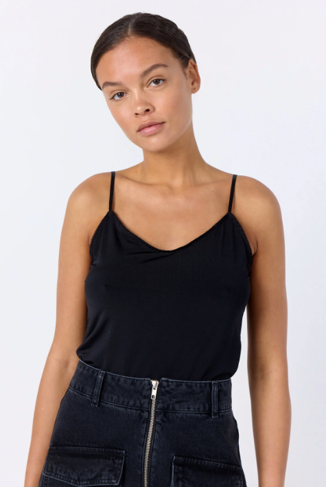 Caro 1 singlett - svart - Singlet, Topper & T-skjorter - Helt Dilla AS