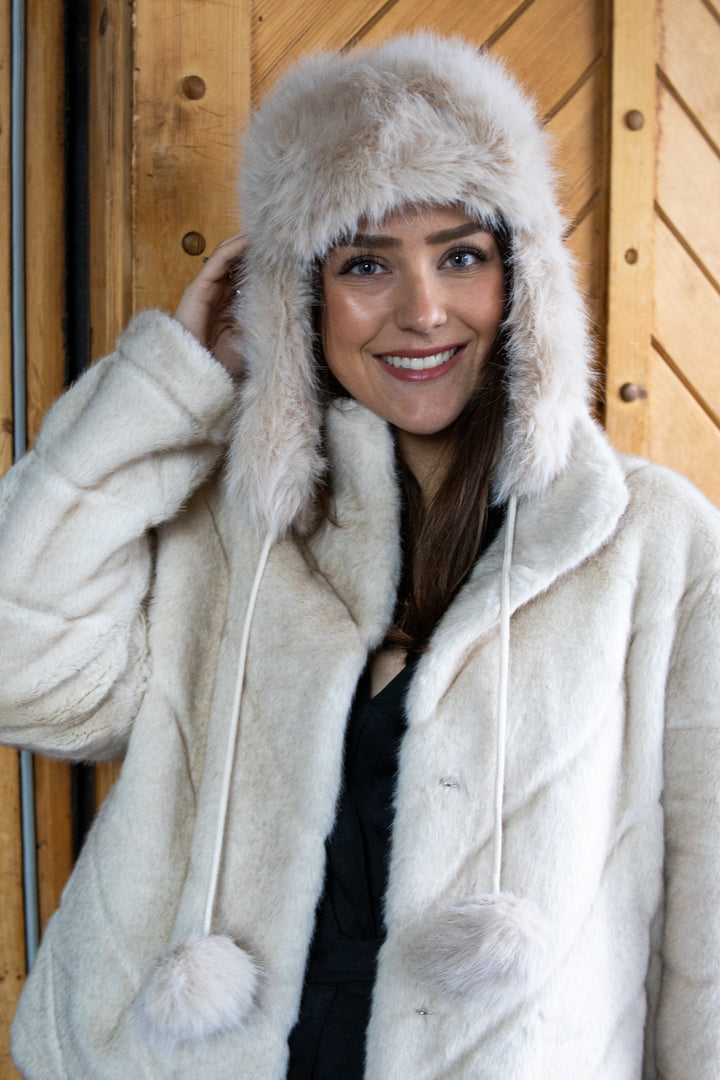 Oluf fuskepels lue - Lys Beige - Tilbehør - Helt Dilla AS