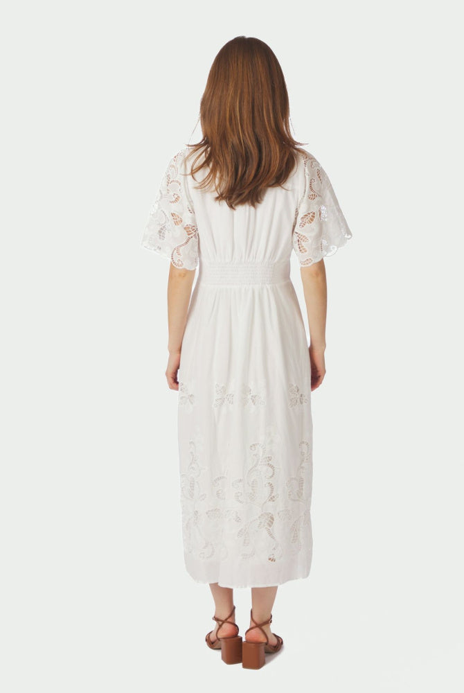 Lunette Emb Dress - White - Kjoler - Helt Dilla AS