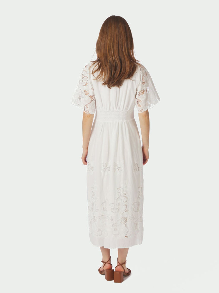 Lunette Emb Dress - White - Kjoler - Helt Dilla AS