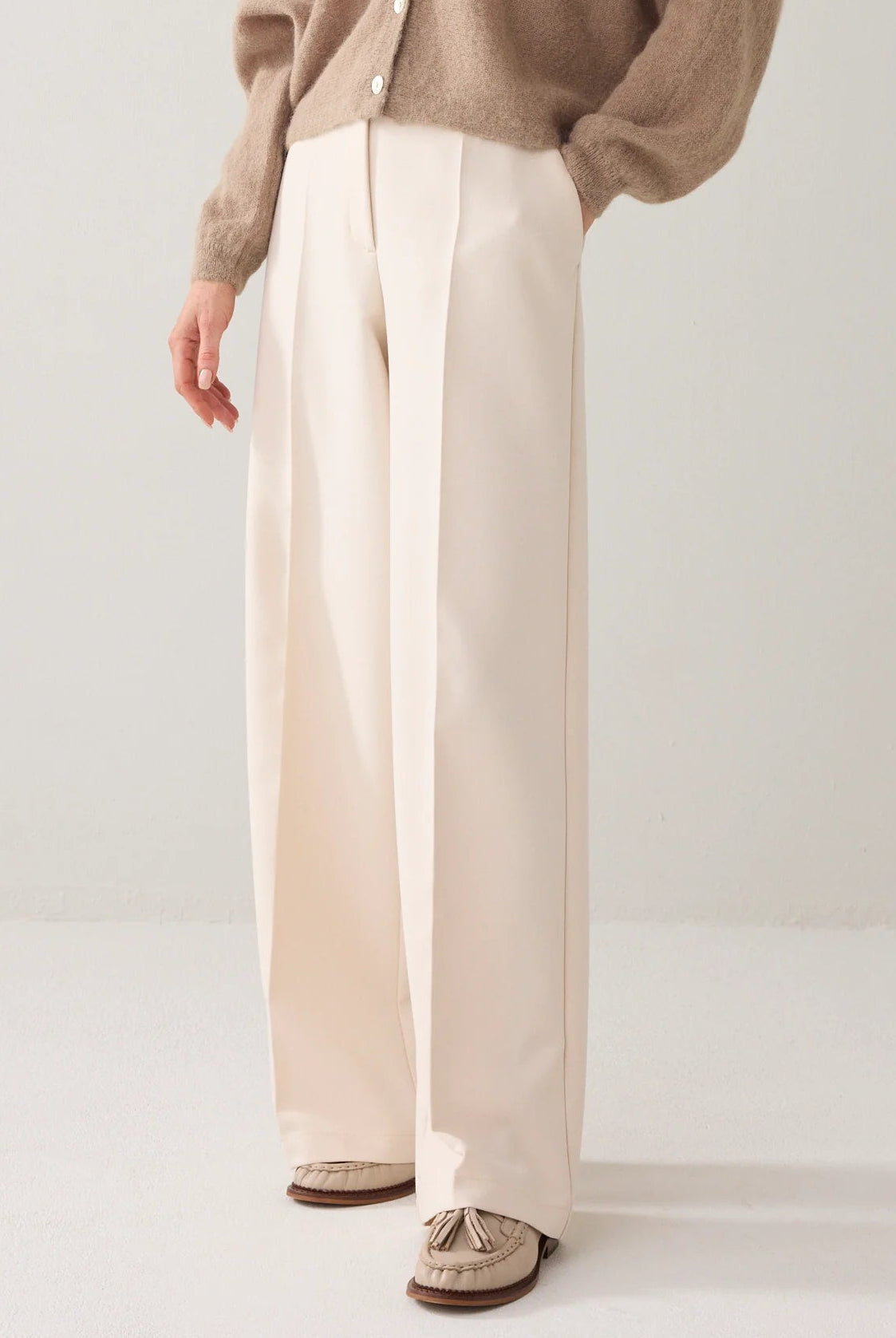 FOAM WIDE-LEG TROUSERS - ivory - Bukser - Helt Dilla AS