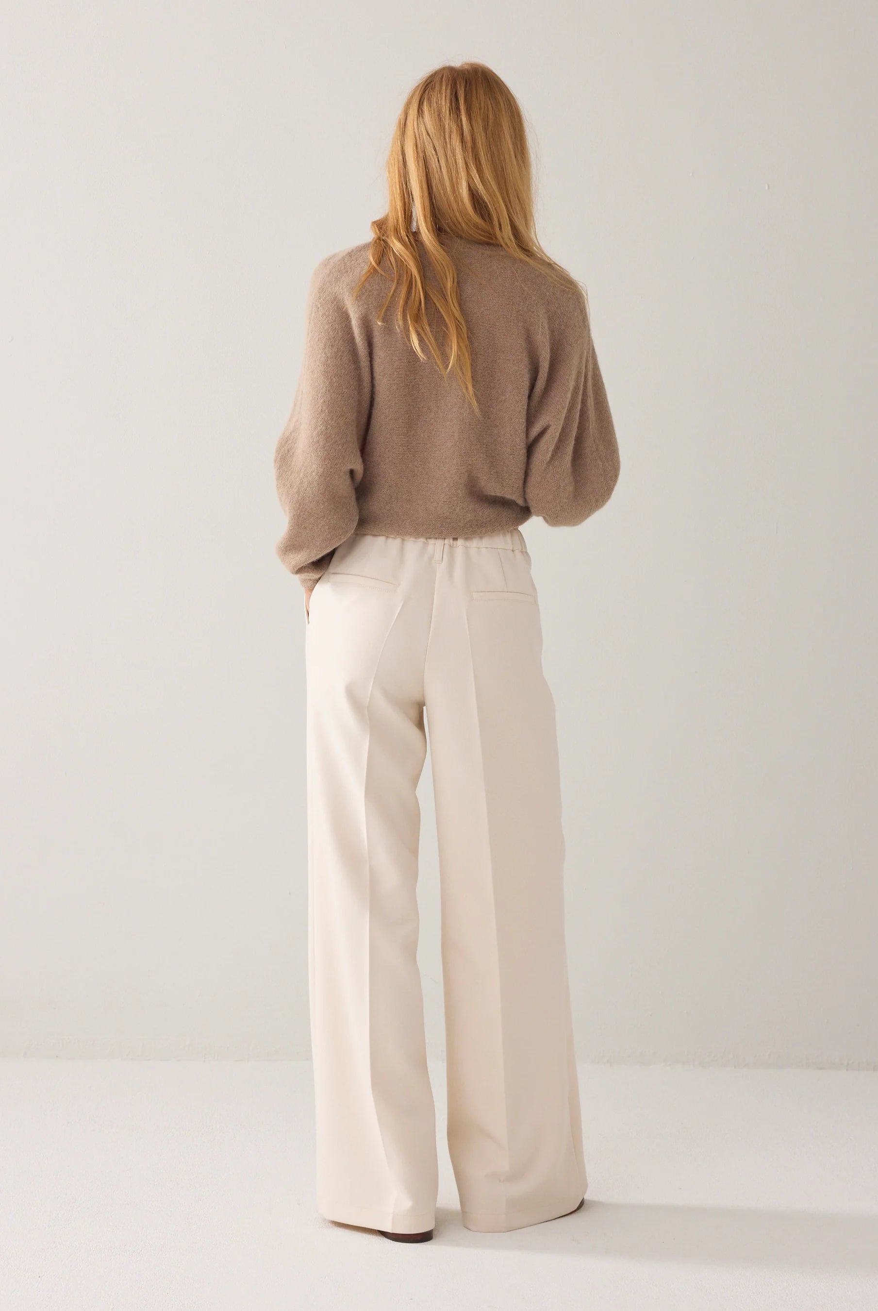 FOAM WIDE-LEG TROUSERS - ivory - Bukser - Helt Dilla AS