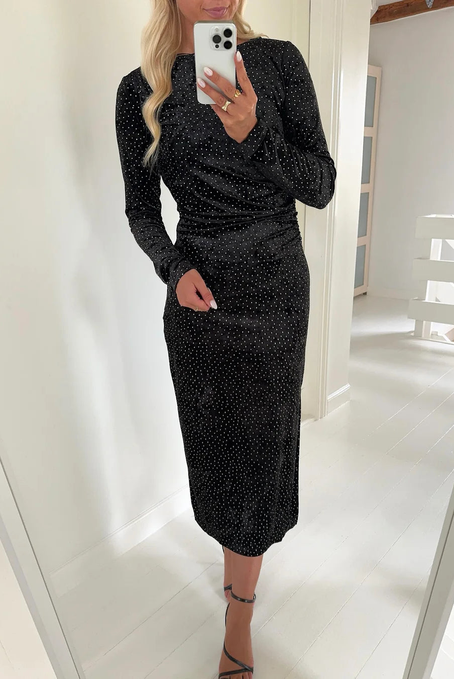 Tillia Velvet Long Dress - Black with Rhinestones - Kjoler - Helt Dilla AS