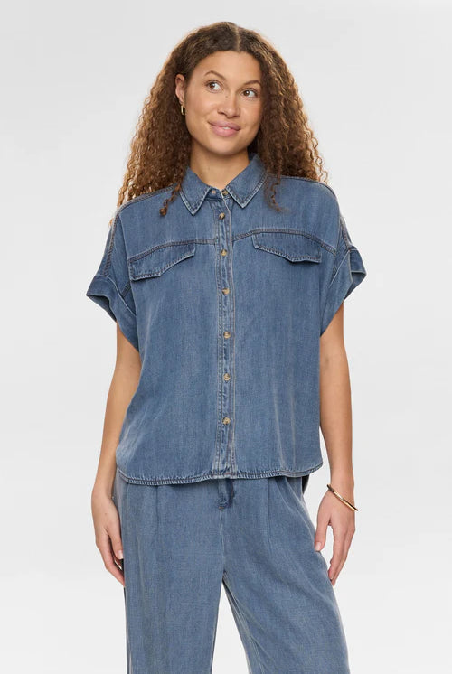 NuElida Eleeveless Shirt - Snow Washed Denim - Skjorter - Helt Dilla AS