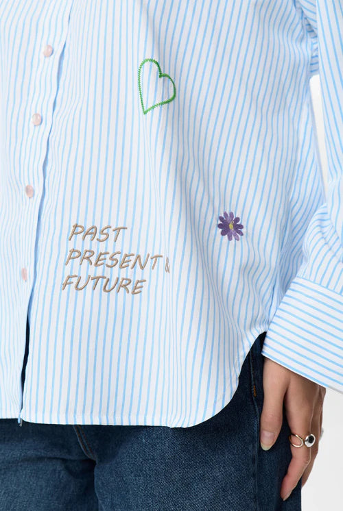 NuAshley Embroidery Shirt - Airy Blue - Skjorter - Helt Dilla AS