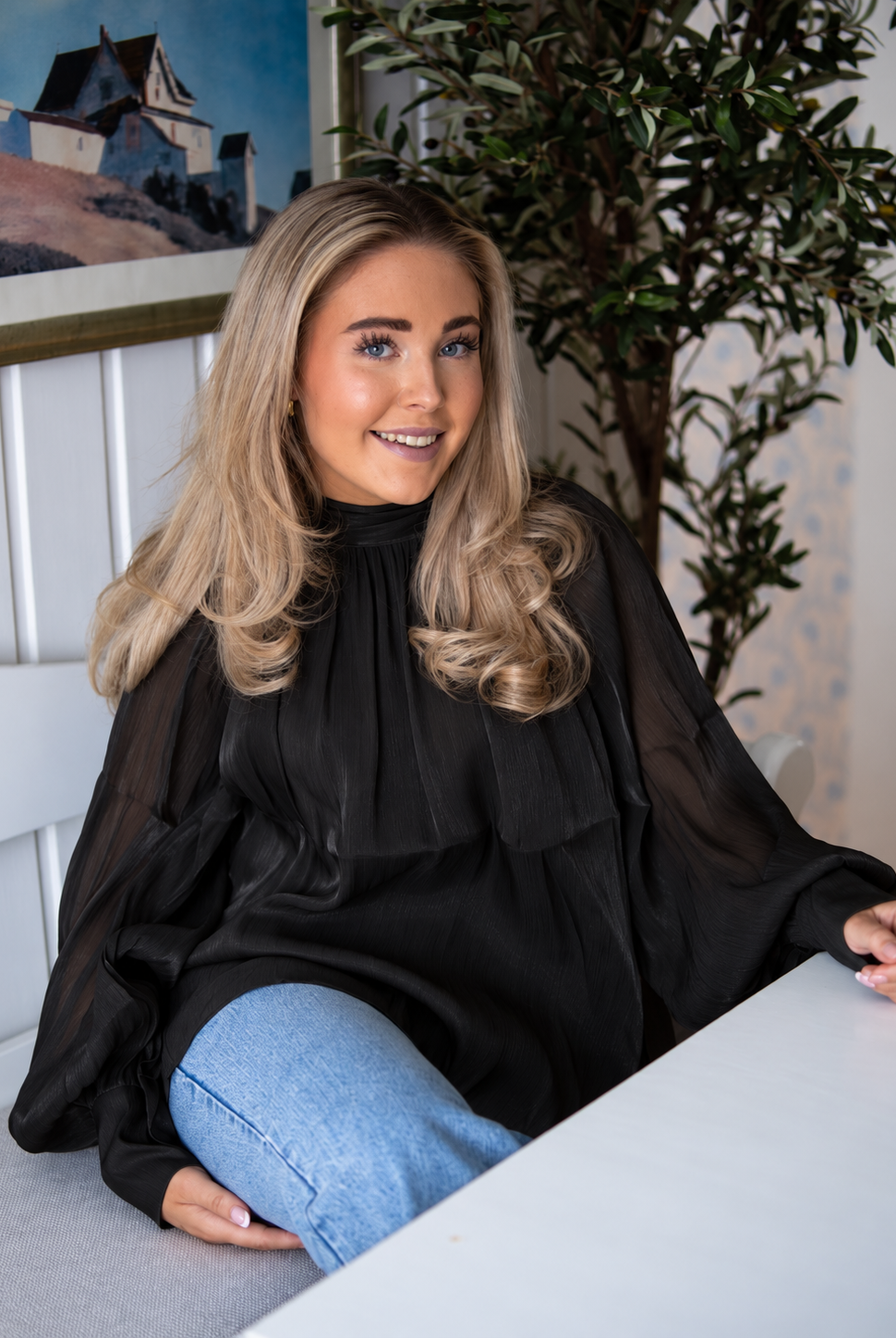 Satin Tie-Neck Blouse - Black - Bluser - Helt Dilla AS