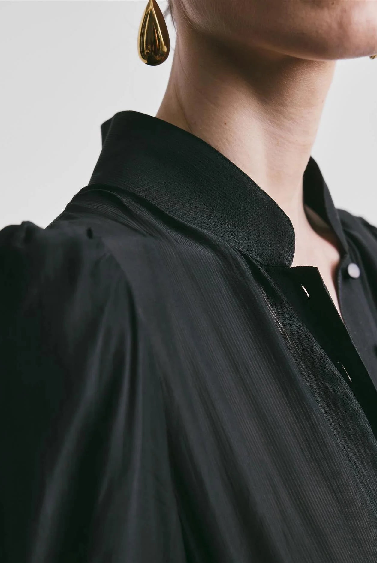 Striped Organza Belt Dress - Sort - Kjoler - Helt Dilla AS