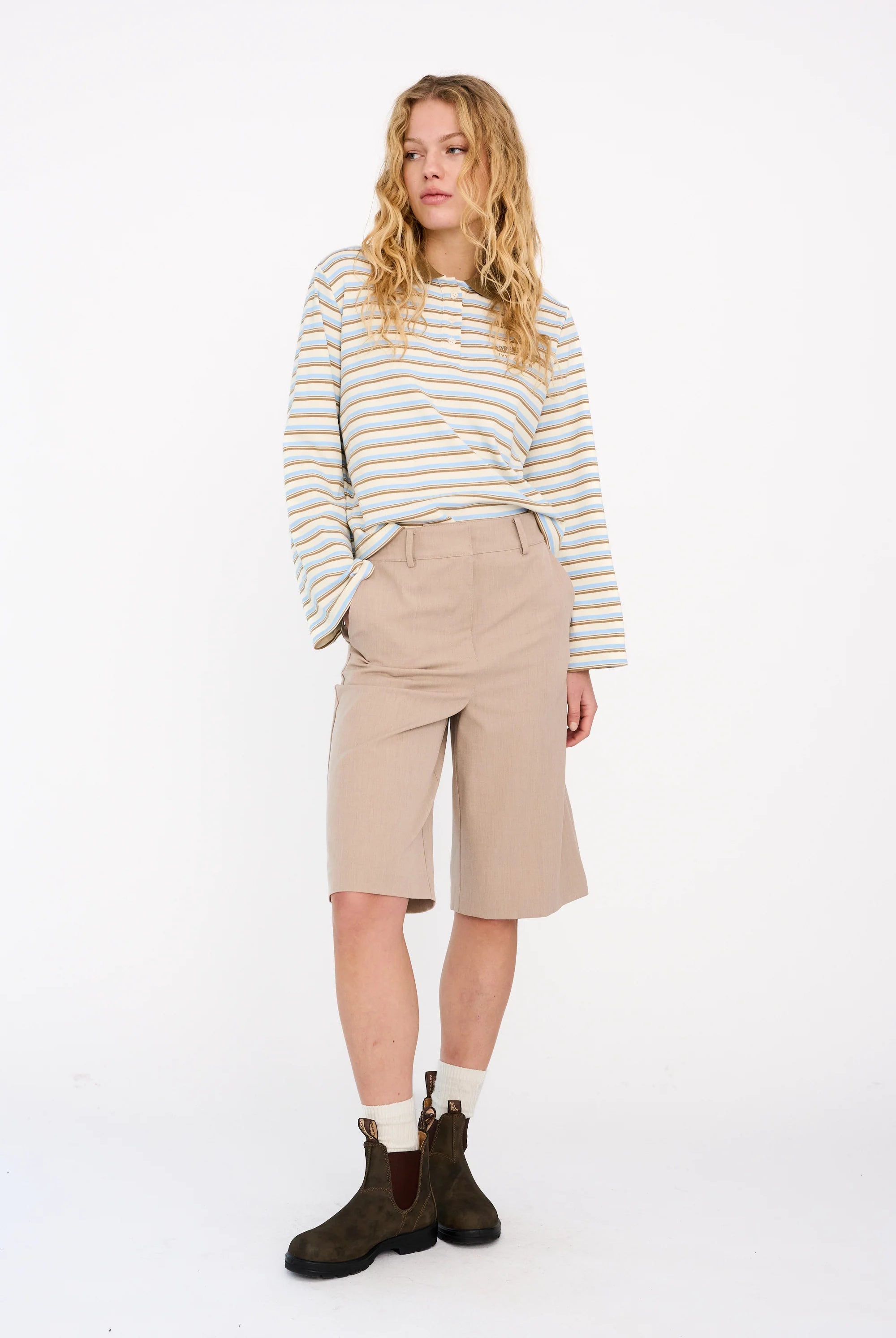Andrea Long Shorts - Beige - Shorts - Helt Dilla AS