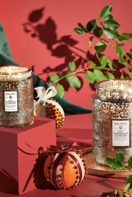 Gilt Pomander & Hinoki - Large Embossed Glass Jar - 100 t - Tilbehør - Helt Dilla AS