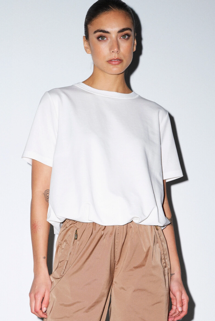 KarolineGO Tee - Off-White - T-skjorter - Helt Dilla AS
