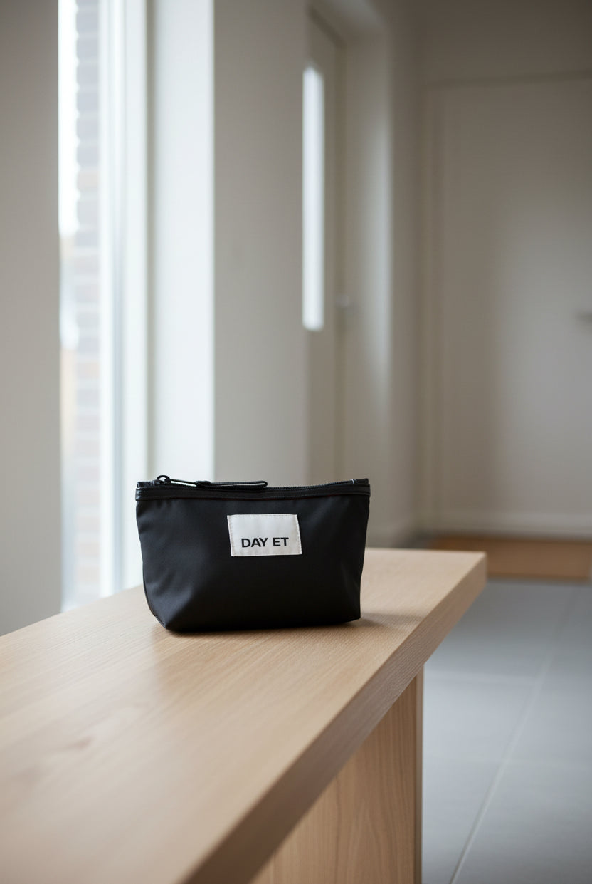 DAY toalettmappe mini - black - Tilbehør - Helt Dilla AS