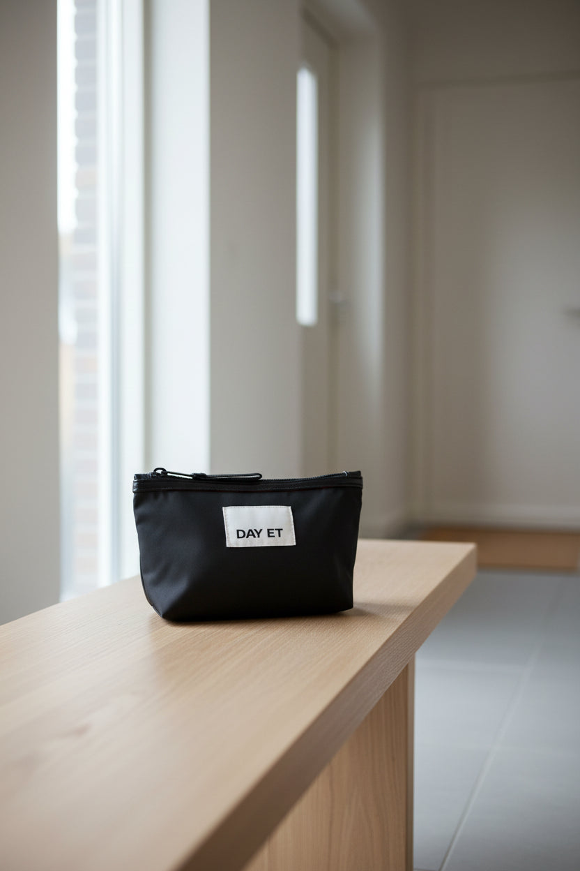 DAY toalettmappe mini - black - Tilbehør - Helt Dilla AS