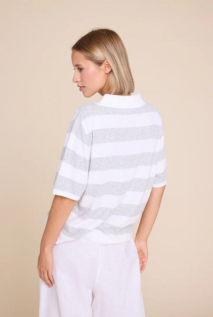 Yasmin Knitted T-shirt Stripe - Grå / krem - Singlet, Topper & T-skjorter - Helt Dilla AS