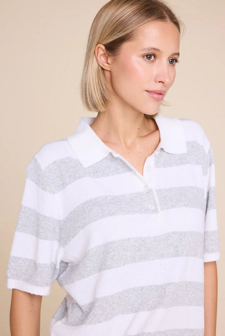 Yasmin Knitted T-shirt Stripe - Grå / krem - Singlet, Topper & T-skjorter - Helt Dilla AS