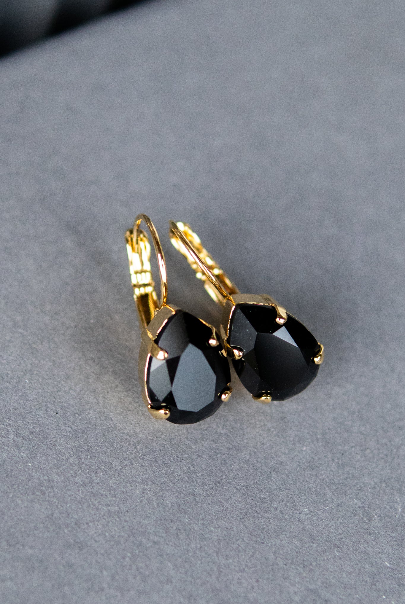 Mini Drop Clasp Earrings / jet - Tilbehør - Helt Dilla AS