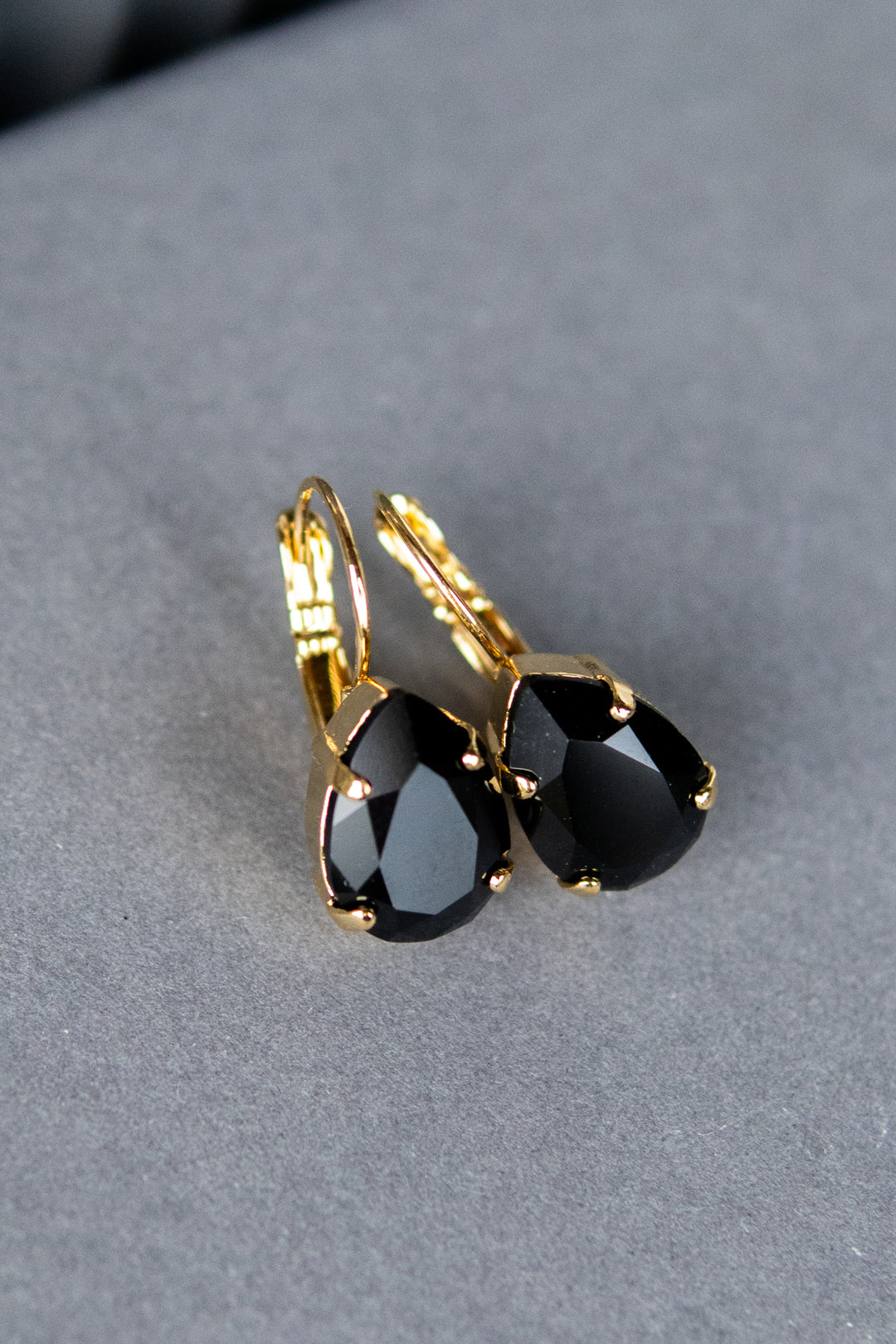Mini Drop Clasp Earrings / jet - Tilbehør - Helt Dilla AS