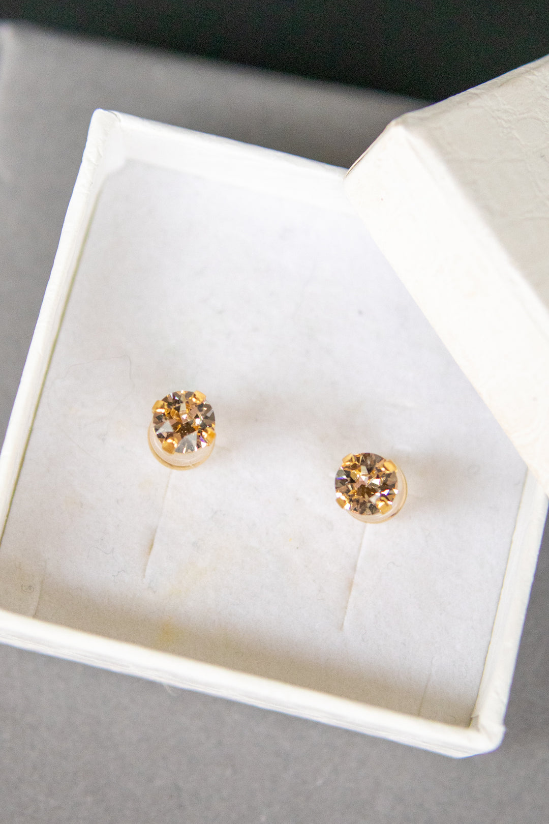 Mini stud earrings - silk