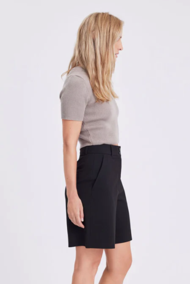 Laura Midi Shorts - Black - Shorts - Helt Dilla AS