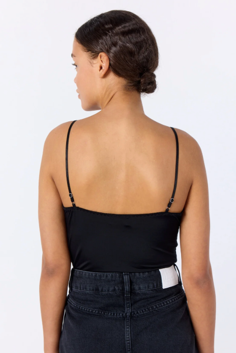 Caro 1 singlett - svart - Singlet, Topper & T-skjorter - Helt Dilla AS