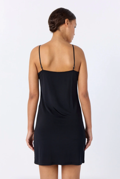 Caro 2 underkjole - svart - Singlet, Topper & T-skjorter - Helt Dilla AS