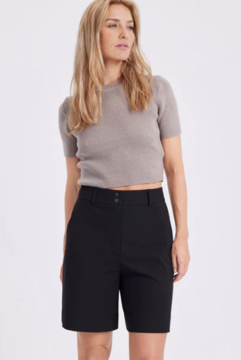 Laura Midi Shorts - Black - Shorts - Helt Dilla AS