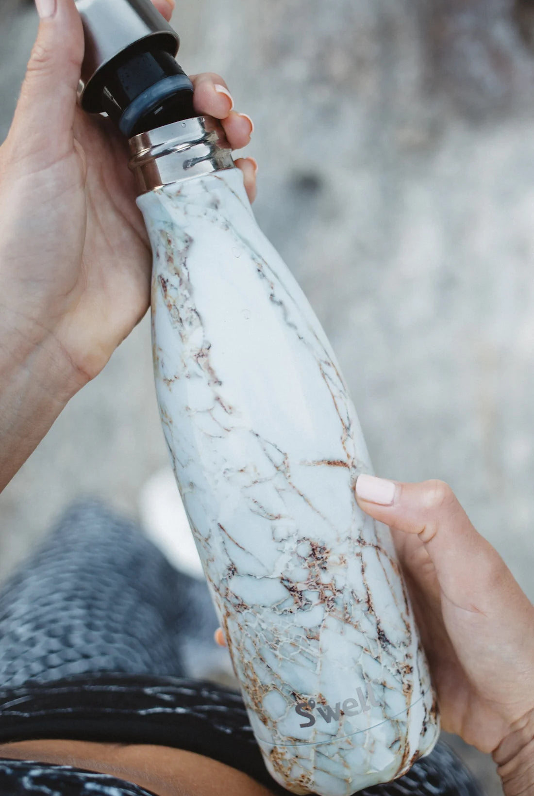 Calacatta Gold flaske 750ml - Hvit/gull - Tilbehør - Helt Dilla AS