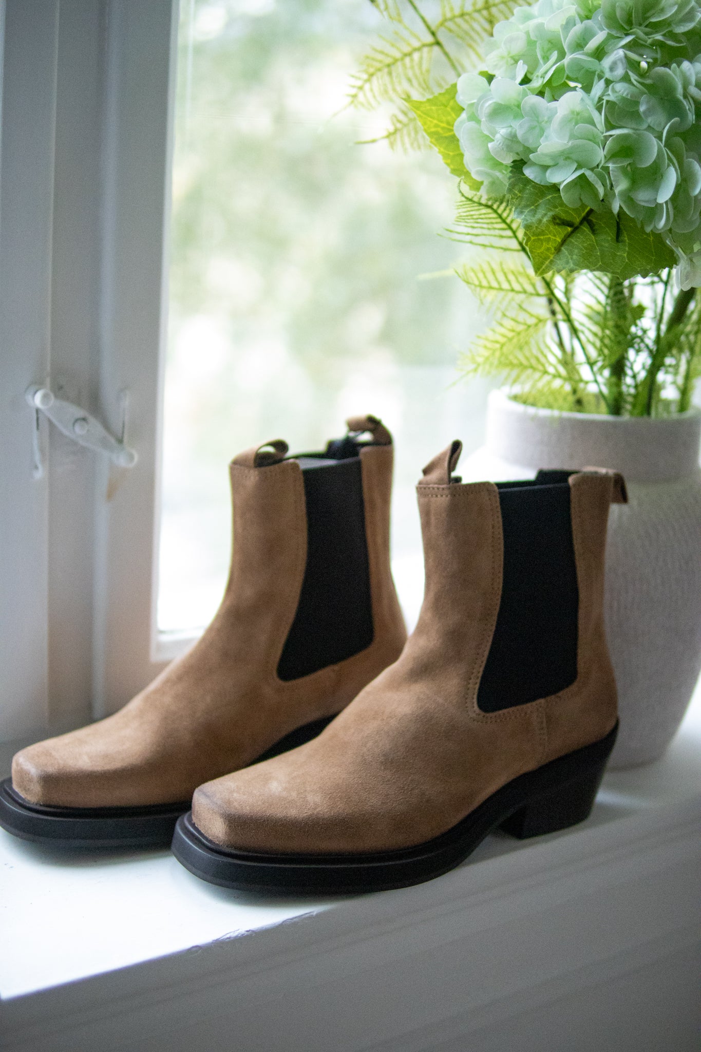 Dusty Skolett - Taupe Suede - Sko - Helt Dilla AS