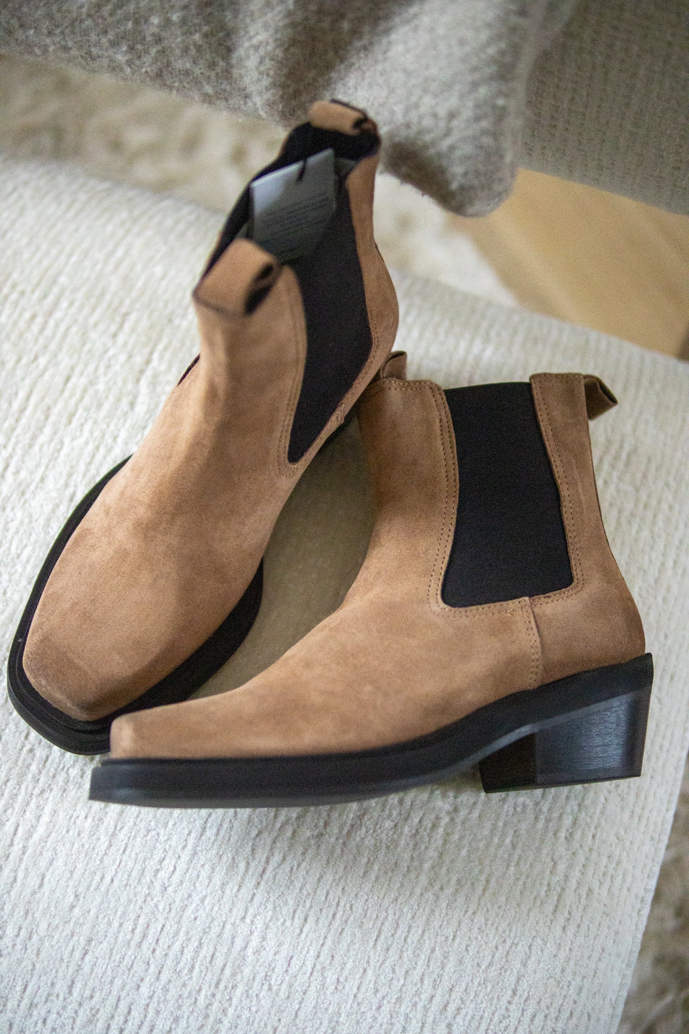 Dusty Skolett - Taupe Suede - Sko - Helt Dilla AS