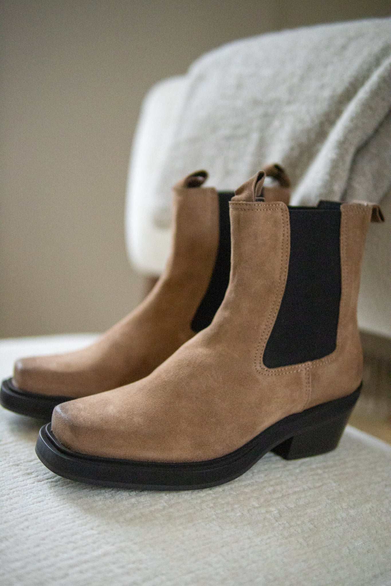 Dusty Skolett - Taupe Suede - Sko - Helt Dilla AS