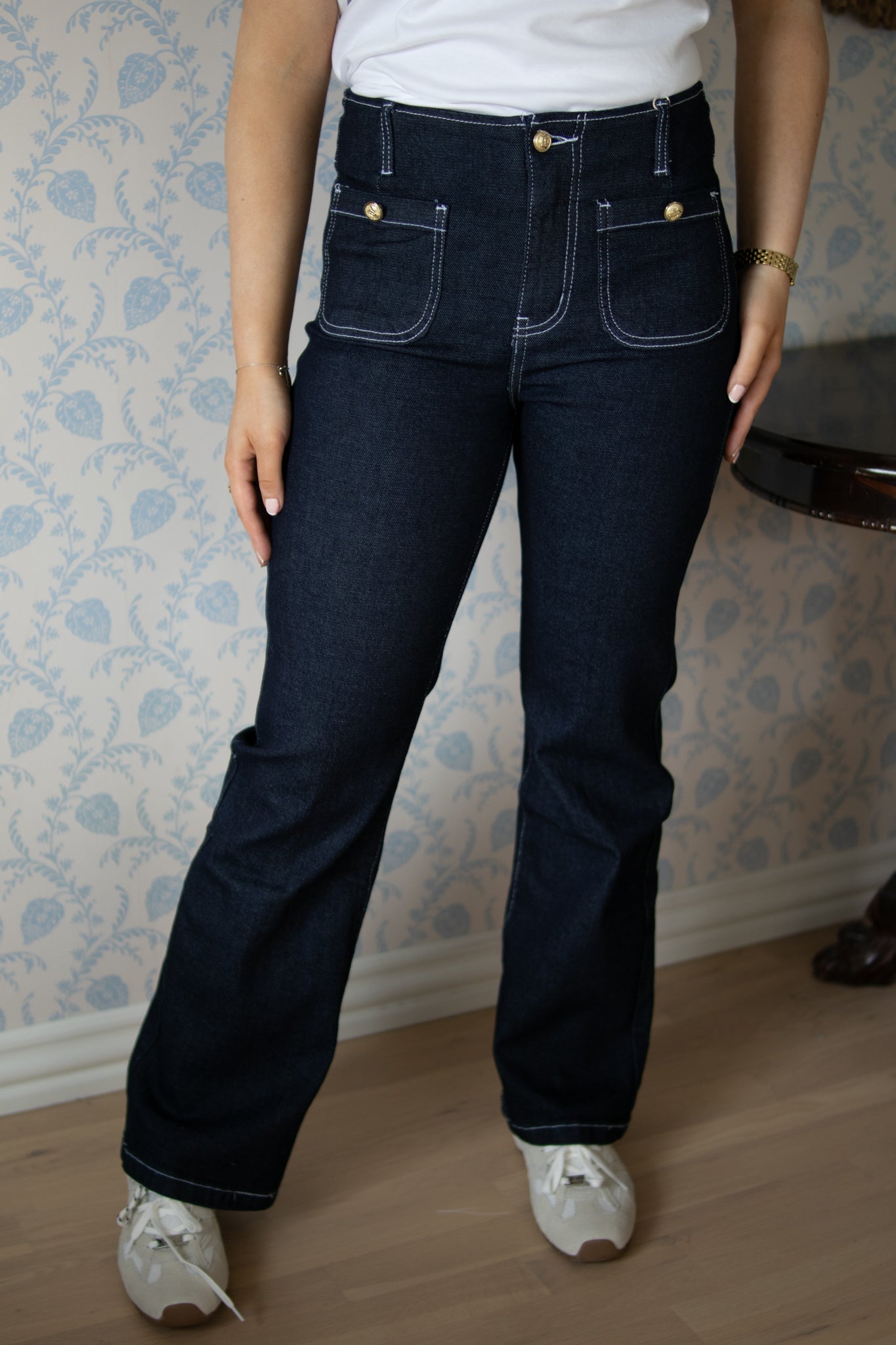 Miss Bon Jeans - Mørk Denim Hvit Søm - Bukser - Helt Dilla AS