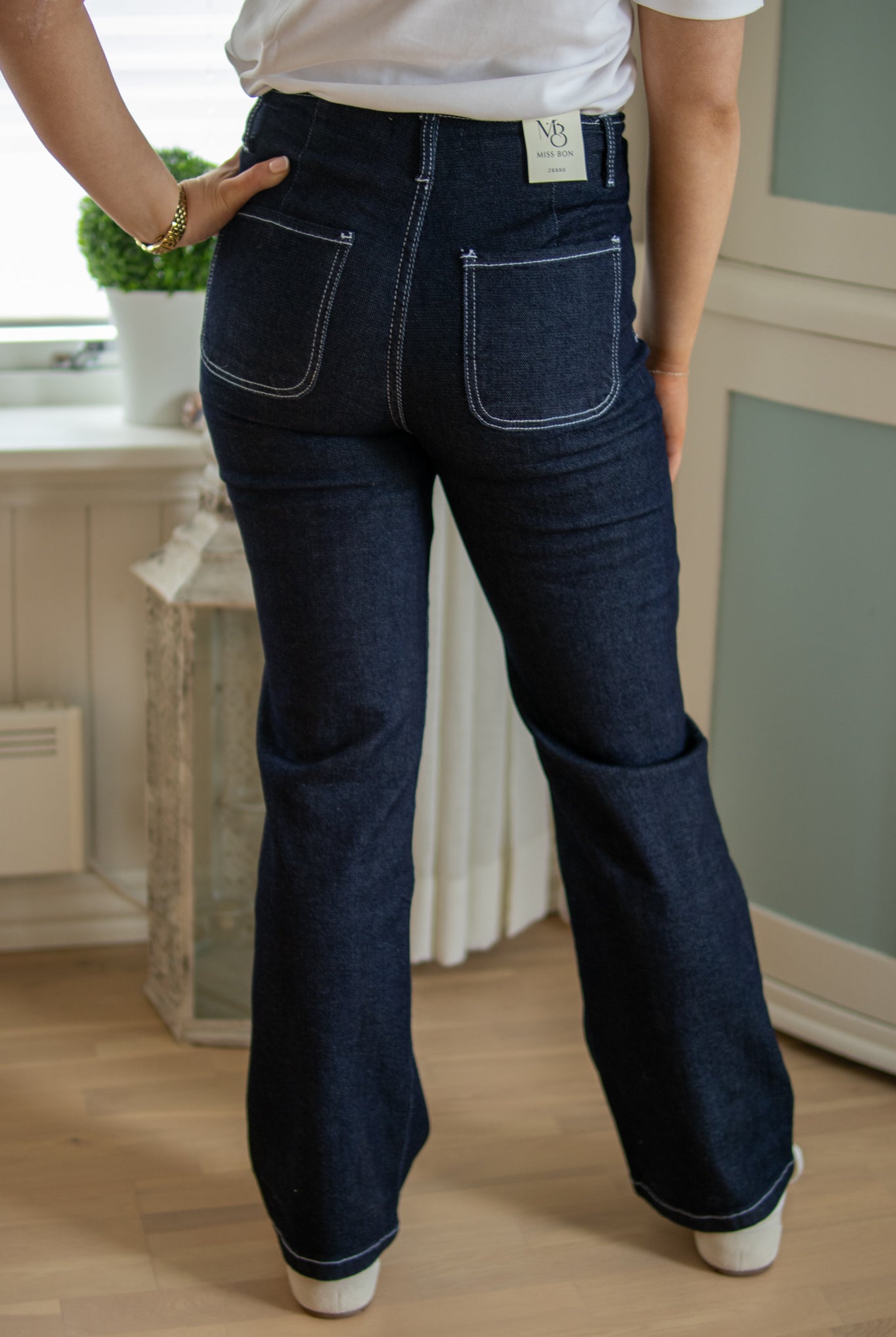 Miss Bon Jeans - Mørk Denim Hvit Søm - Bukser - Helt Dilla AS