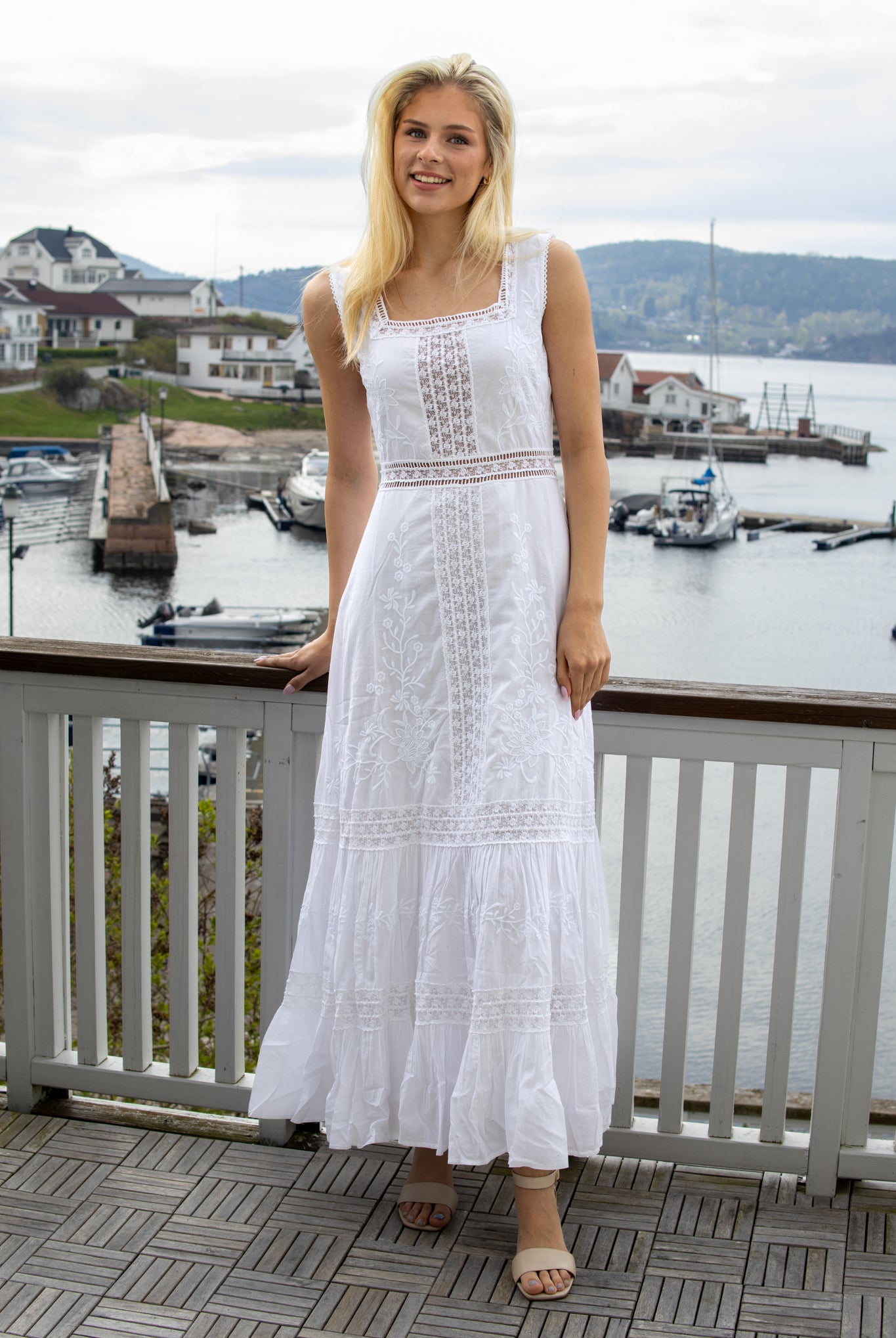 ROSA MAXI DRESS - WHITE - Kjoler - Helt Dilla AS