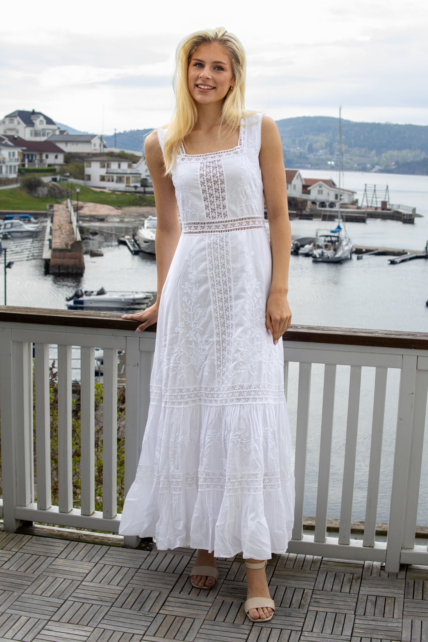 ROSA MAXI DRESS - WHITE - Kjoler - Helt Dilla AS