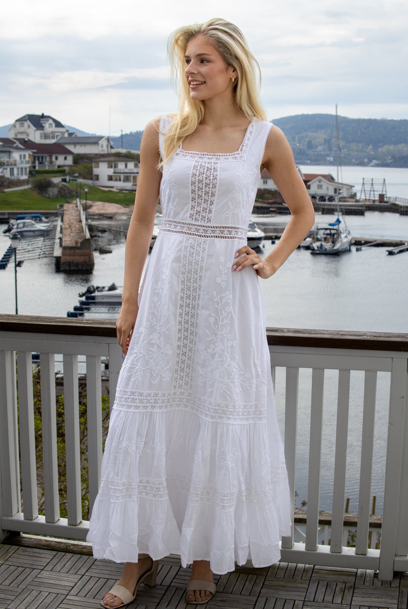 ROSA MAXI DRESS - WHITE - Kjoler - Helt Dilla AS